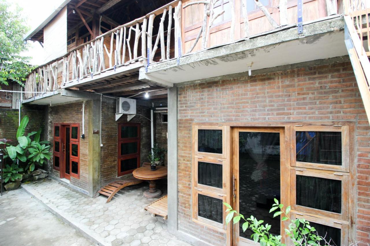 Reddoorz Near Rumah Sakit Wirosaban Salakan Exterior photo