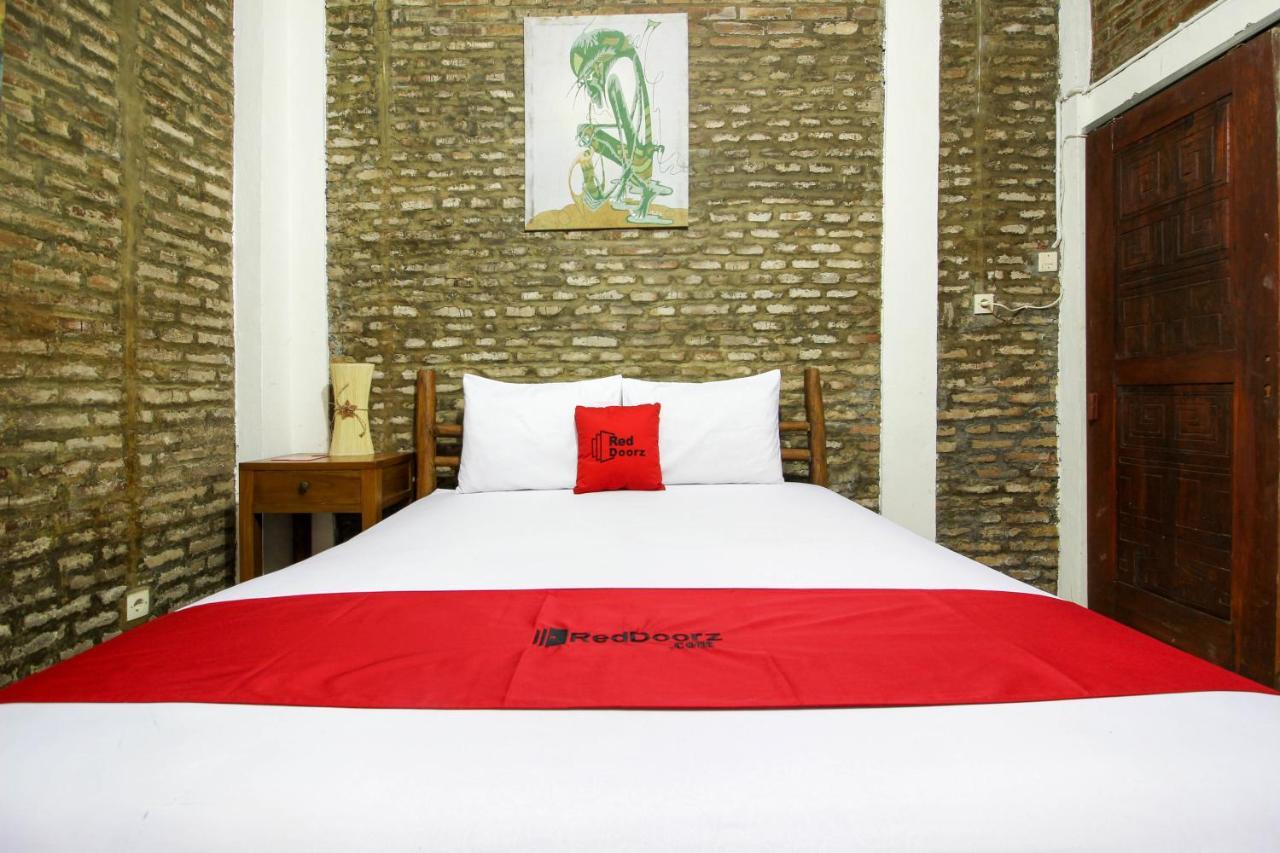 Reddoorz Near Rumah Sakit Wirosaban Salakan Exterior photo
